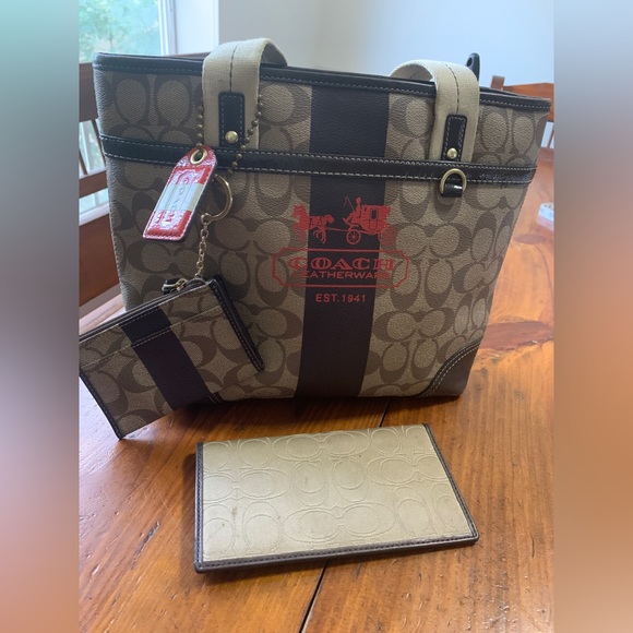 Coach Handbags - Coach purse